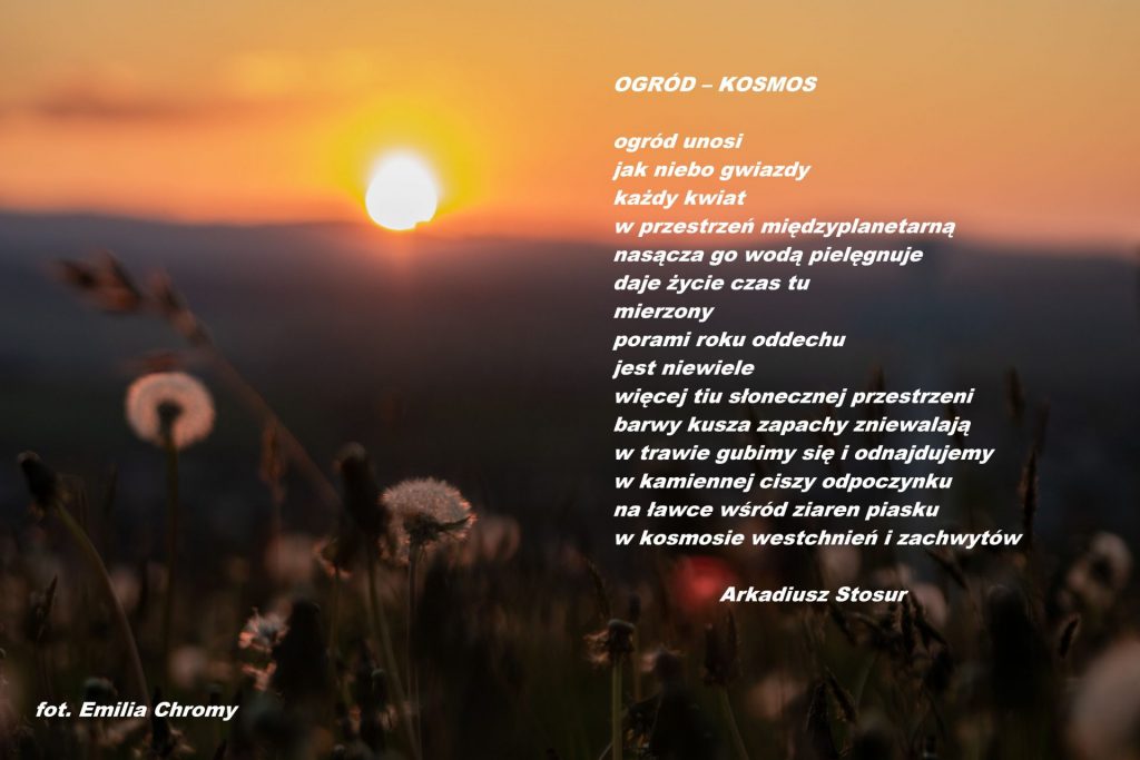 Zdjęcie zachodu słońca z wierszem "Ogród - kosmos"