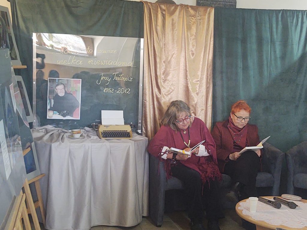 Aktorki Sceny A2 czytają wiersze